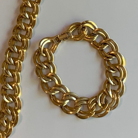 Vintage Monet Gold Tone Set (3) - Picture 3 of 8